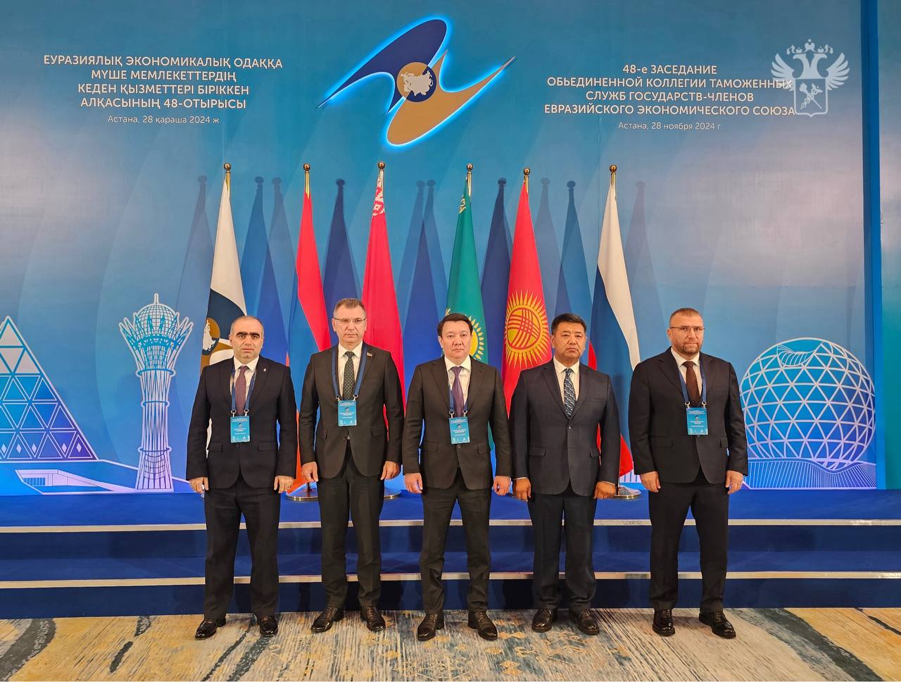 Лиля видеода Андрейге минет жасады